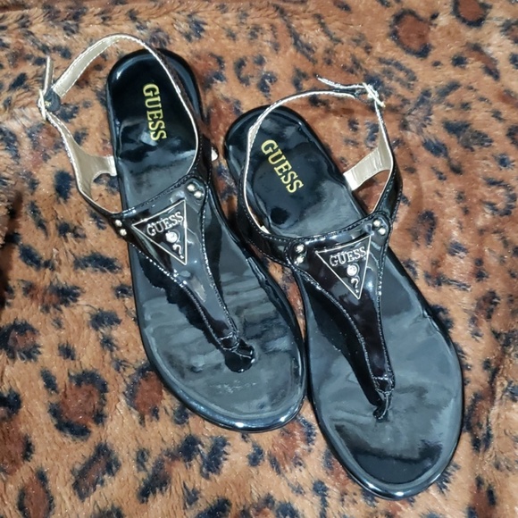 guess t strap sandals